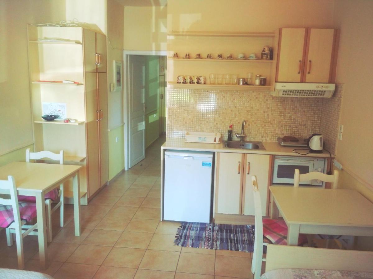 Rent Rooms Alexiou Límni Eksteriør billede