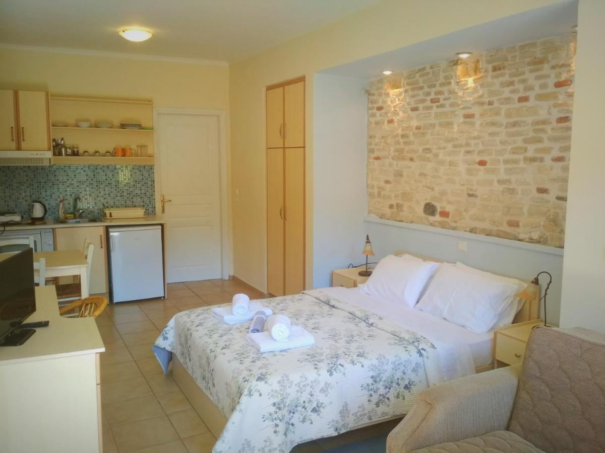 Rent Rooms Alexiou Límni Eksteriør billede