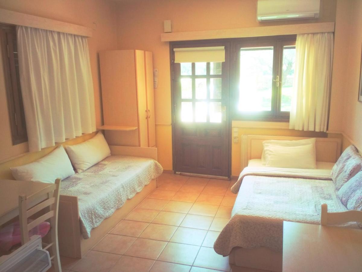 Rent Rooms Alexiou Límni Eksteriør billede